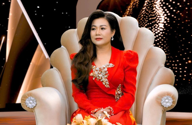 Ca sĩ Dương Hồng Loan: May mắn khi giữ h&ocirc;n nh&acirc;n vi&ecirc;n m&atilde;n b&ecirc;n mối t&igrave;nh đầu - Ảnh 1.
