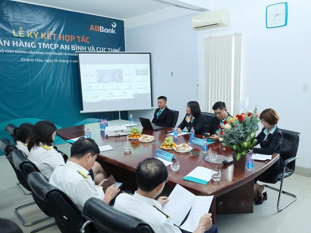 Cục Thuế và ABBANK cụm Khánh Hòa hỗ trợ hộ kinh doanh kê khai thuế điện tử - Ảnh 3.