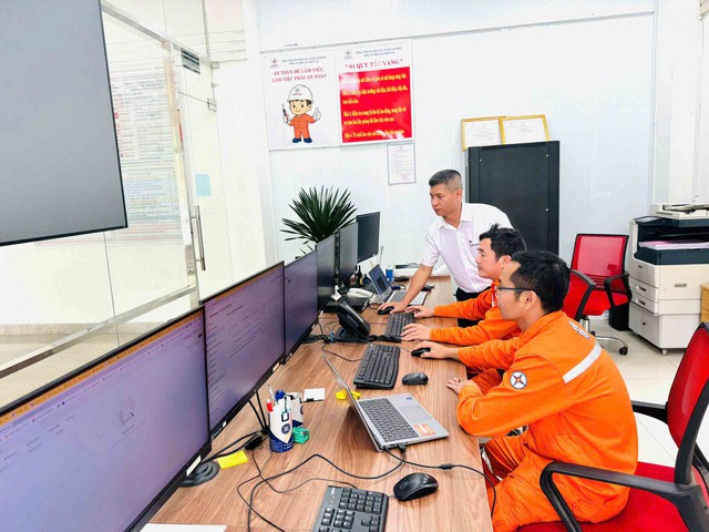 Giữ ánh sáng không bao giờ tắt: 50 Năm ngành điện thành phố hồ chí minh - Ảnh 1. Giữ ánh sáng không bao giờ tắt: 50 Năm ngành điện thành phố hồ chí minh - Ảnh 1.