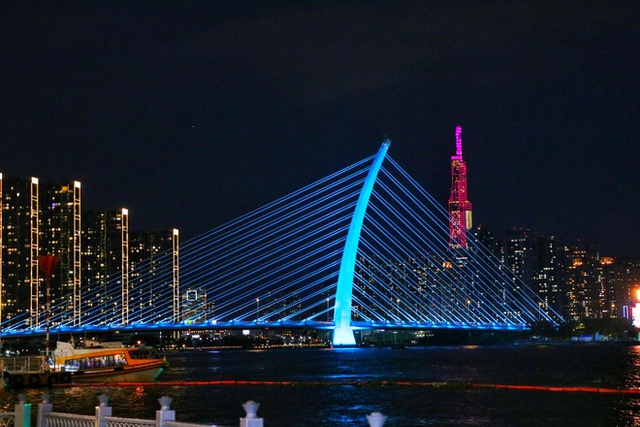 T&igrave;m phương &aacute;n chiếu s&aacute;ng 3D chợ Bến Th&agrave;nh, cầu Ba Son... - Ảnh 1.