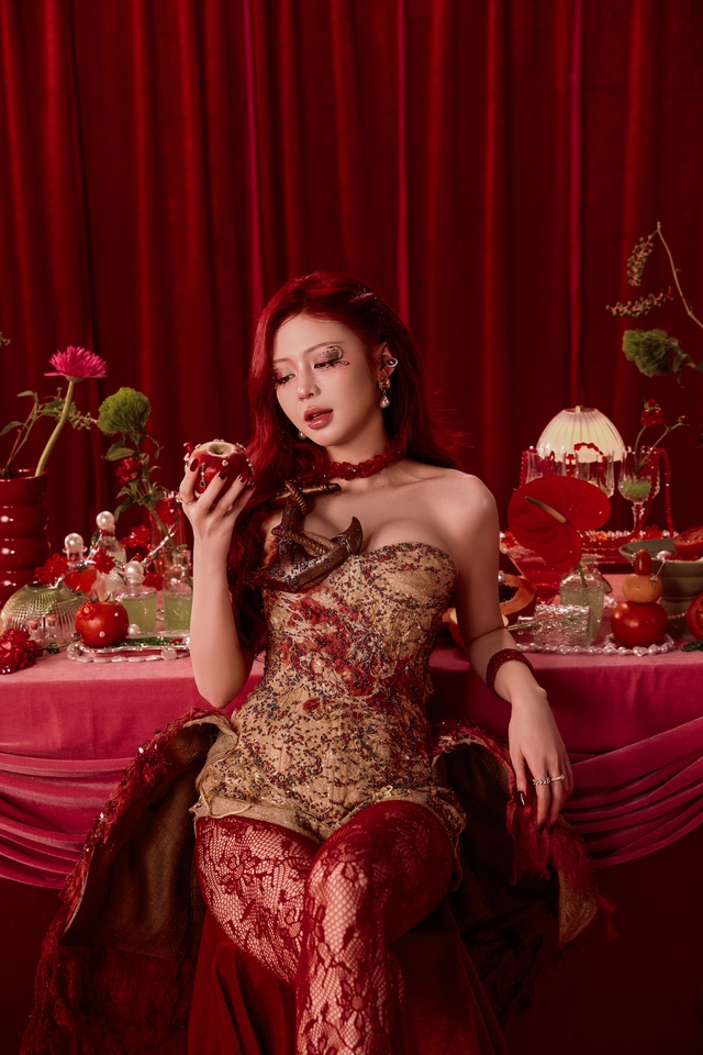 Liz Kim Cương quyến rũ trong MV mới, n&oacute;i về việc hợp t&aacute;c c&ugrave;ng t&igrave;nh cũ- Ảnh 2.