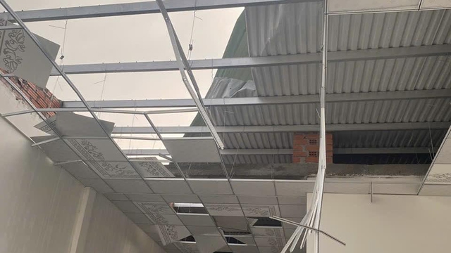 Lốc xoáy tại Gia Lai chiều 15.4, hơn 10 nhà bị tốc mái - Ảnh 2.