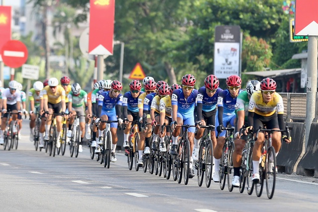 Tay đua Thụy Sĩ độc diễn giành chiến thắng chặng 12 Cúp xe đạp truyền hình TP.HCM- Ảnh 3. Tay đua Thụy Sĩ độc diễn giành chiến thắng chặng 12 Cúp xe đạp truyền hình TP.HCM- Ảnh 3.