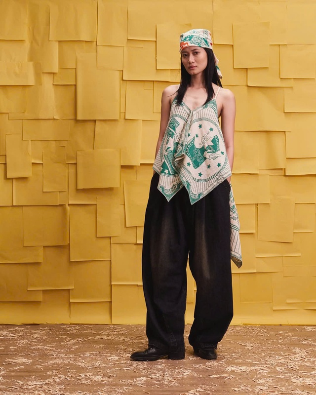 4 cách biến hóa phong cách nổi bật và thời thượng với khăn bandana- Ảnh 2.