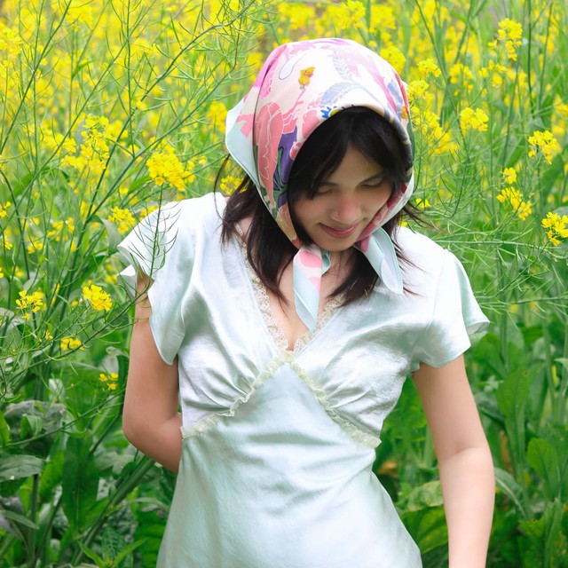 4 cách biến hóa phong cách nổi bật và thời thượng với khăn bandana- Ảnh 4.