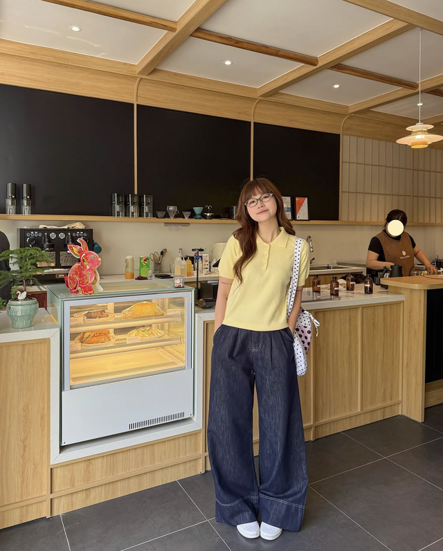 Xinh xắn xuống phố cùng bộ đôi áo polo và quần jeans năng động- Ảnh 6.