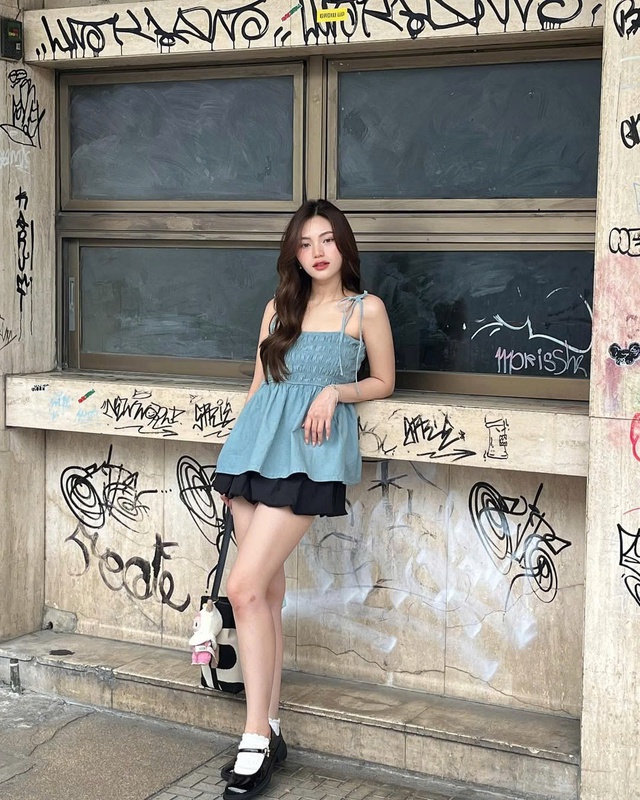 Nét điệu đà từ những chiếc áo thắt nơ vai- Ảnh 6.