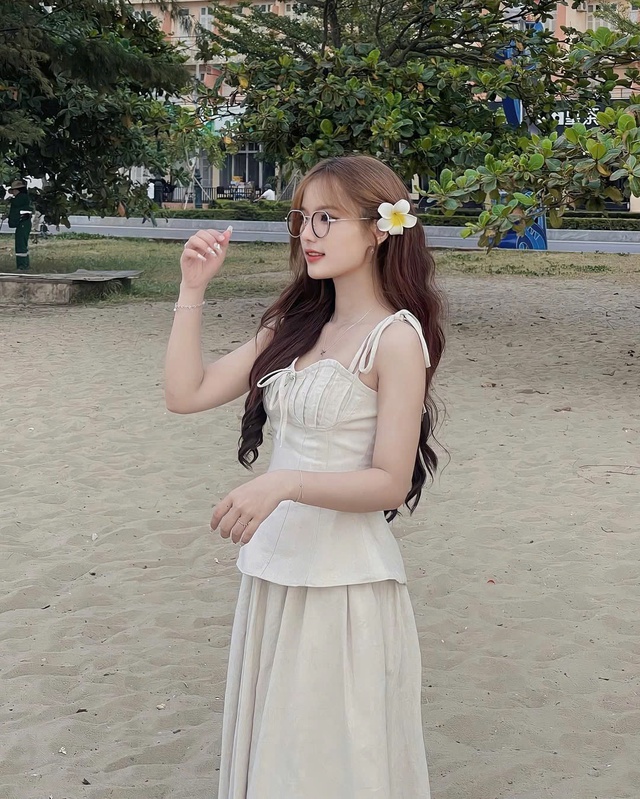 Nét điệu đà từ những chiếc áo thắt nơ vai- Ảnh 7.