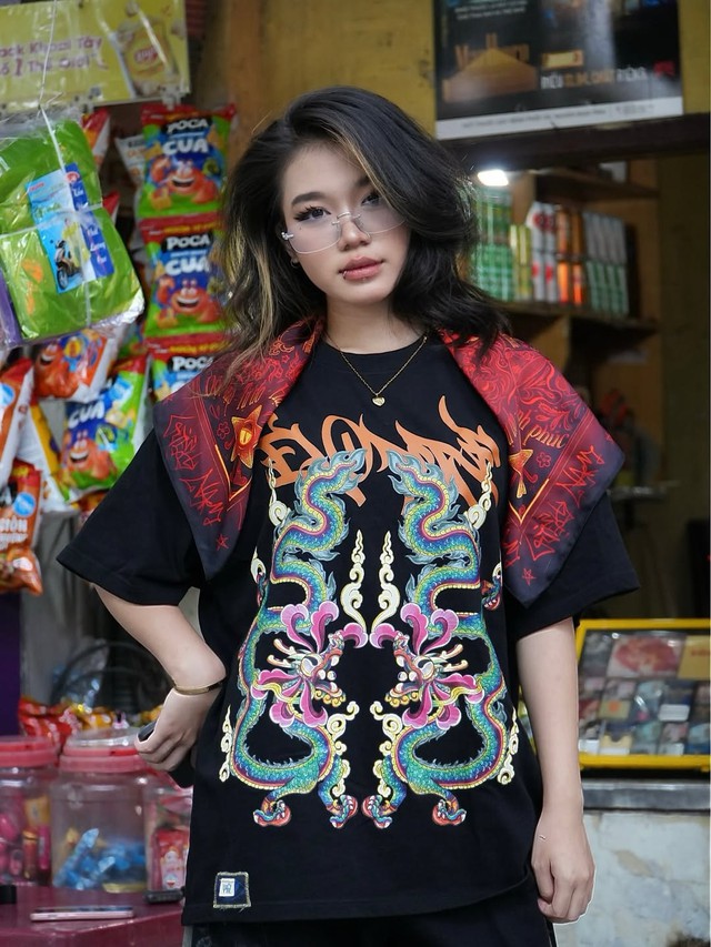 4 cách biến hóa phong cách nổi bật và thời thượng với khăn bandana- Ảnh 8.