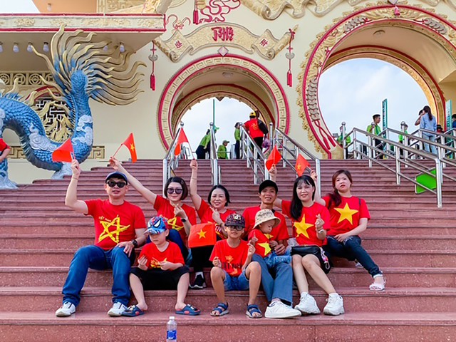 Suối Ti&ecirc;n h&uacute;t kh&aacute;ch dịp lễ với 1.000 v&eacute; miễn ph&iacute; v&agrave; 10.000 phần gạo lộc - Ảnh 1.