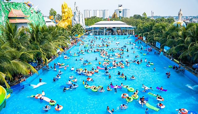 Suối Ti&ecirc;n h&uacute;t kh&aacute;ch dịp lễ với 1.000 v&eacute; miễn ph&iacute; v&agrave; 10.000 phần gạo lộc - Ảnh 3.