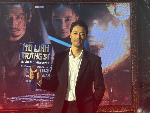 Johnny Tr&iacute; Nguyễn t&aacute;i xuất, n&oacute;i g&igrave; khi đ&oacute;ng cảnh h&agrave;nh động ở tuổi 52? - Ảnh 1.