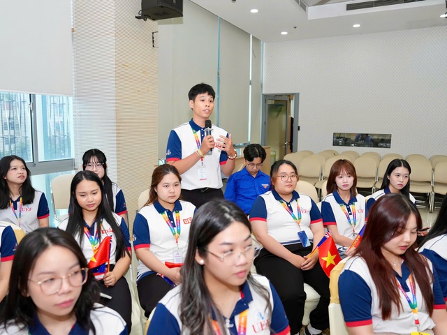 Đoàn đại biểu Hội đồng Giao lưu chính trị Úc thăm Báo Thanh Niên - Ảnh 6.