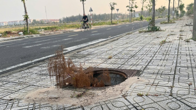 Đắk Lắk cảnh báo nắp cống bị trộm gây nguy hiểm cho người dân năm 2026 - Ảnh 1. Đắk Lắk cảnh báo nắp cống bị trộm gây nguy hiểm cho người dân năm 2026 - Ảnh 1.