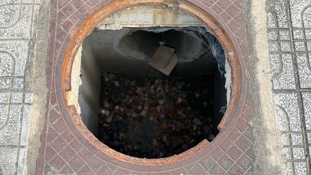 Đắk Lắk cảnh báo nắp cống bị trộm gây nguy hiểm cho người dân năm 2026 - Ảnh 3. Đắk Lắk cảnh báo nắp cống bị trộm gây nguy hiểm cho người dân năm 2026 - Ảnh 3.