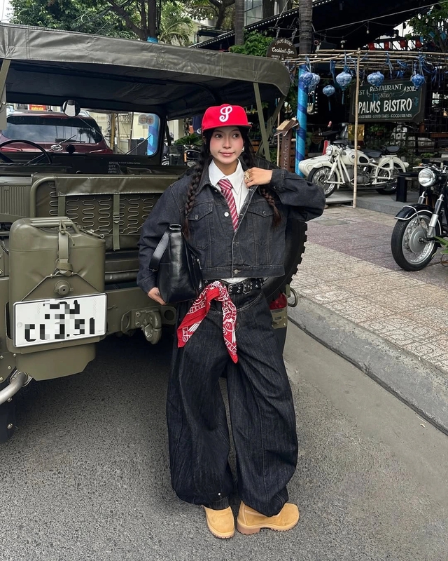 4 cách biến hóa phong cách nổi bật và thời thượng với khăn bandana- Ảnh 1.