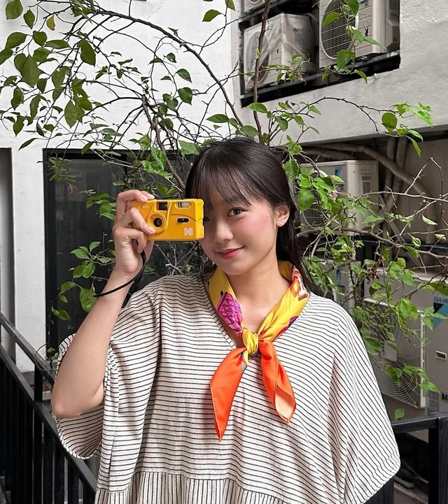 4 cách biến hóa phong cách nổi bật và thời thượng với khăn bandana- Ảnh 6.