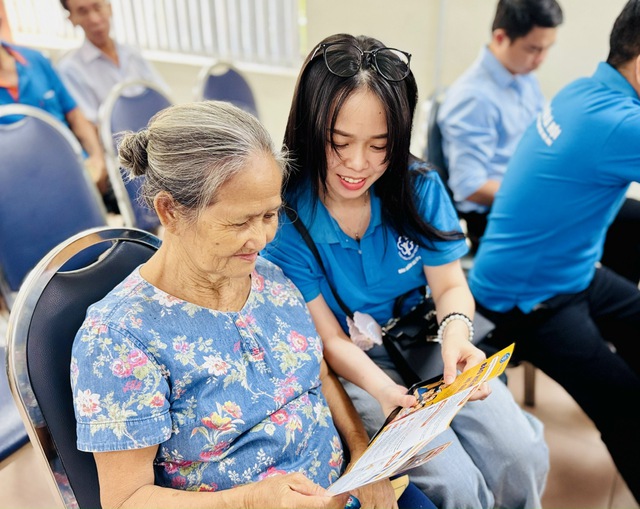 TP.HCM quyết tâm đến 2030 có hơn 6 , 6 triệu người tham gia BHXH - Ảnh 1. TP.HCM quyết tâm đến 2030 có hơn 6 , 6 triệu người tham gia BHXH - Ảnh 1.