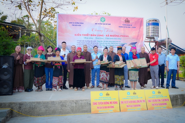 Sư thầy từ TP.HCM mang c&acirc;y xanh, &aacute;nh s&aacute;ng l&ecirc;n Điện Bi&ecirc;n - Ảnh 3.