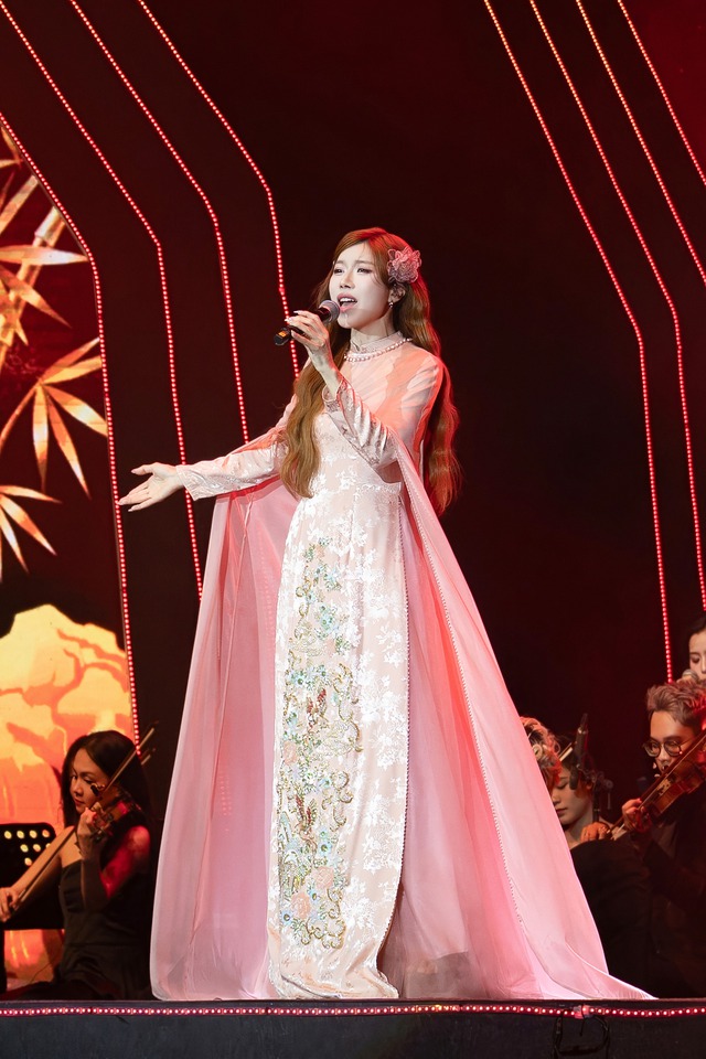 Chị đẹp Việt gây sốt mạng xã hội, báo Trung Quốc liên tục nhắc tên - Ảnh 1.