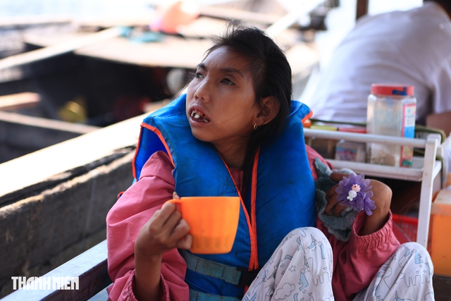 TP.HCM nh&igrave;n từ s&ocirc;ng S&agrave;i G&ograve;n: Tiếng cười của đứa con kh&ocirc;ng bao giờ n&oacute;i- Ảnh 6.