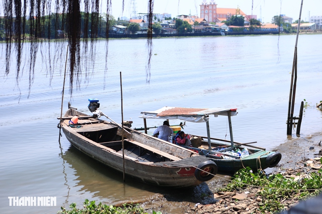 TP.HCM nh&igrave;n từ s&ocirc;ng S&agrave;i G&ograve;n: Tiếng cười của đứa con kh&ocirc;ng bao giờ n&oacute;i- Ảnh 1.