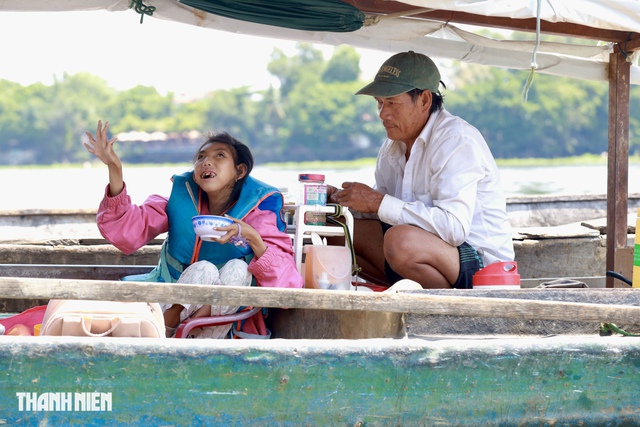 TP.HCM nh&igrave;n từ s&ocirc;ng S&agrave;i G&ograve;n: Tiếng cười của đứa con kh&ocirc;ng bao giờ n&oacute;i- Ảnh 7.