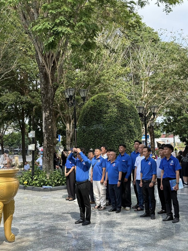 EVNHCMC Giữ mạch sáng cho đầu tàu kinh tế - Ảnh 4.