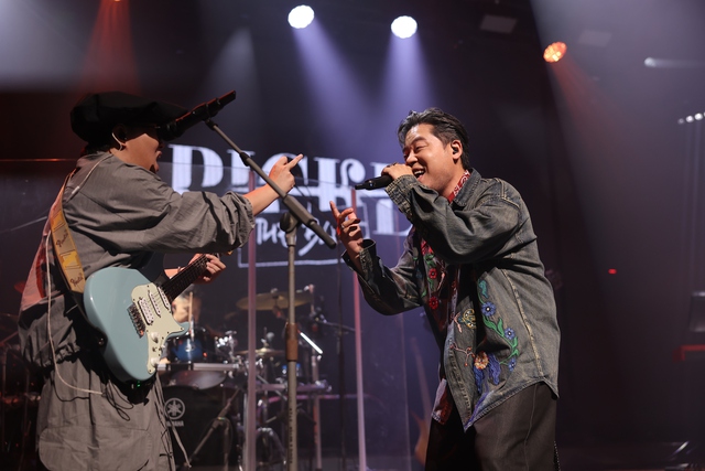 Sự chân thành của Dương Trần Nghĩa và Picker Band
- Ảnh 1. Sự chân thành của Dương Trần Nghĩa và Picker Band
- Ảnh 1.