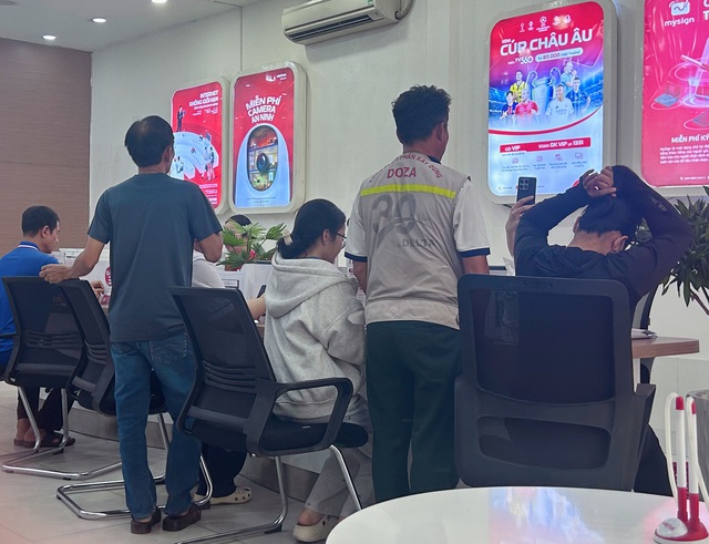  Nhiều người khẩn trương làm điều này... - Ảnh 4.