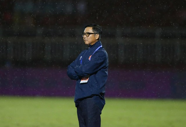 B&aacute;o động đỏ cho HLV L&ecirc; Huỳnh Đức?- Ảnh 1.