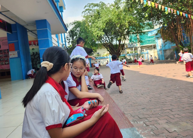 Nhiều ca nghi ngộ độc thực phẩm tại Trường Bình Quới Tây xuất viện - Ảnh 1.