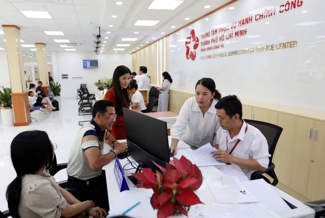 TP.HCM đề xuất m&ocirc; h&igrave;nh c&ocirc;ng sở th&ocirc;ng minh, chuyển từ 'chấm c&ocirc;ng' sang 'chấm kết quả' - Ảnh 2.