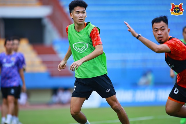 Trợ l&yacute; cũ của HLV Park Hang-seo xuất hiện ở CLB Ninh B&igrave;nh, &ocirc;ng Vũ Tiến Th&agrave;nh đi đ&acirc;u?- Ảnh 7.