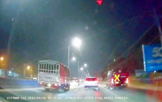 Đồng Nai: Xử phạt nhiều tài xế vượt ẩu nguy hiểm, được camera người dân ghi lại - Ảnh 1.