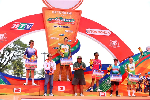 Tay đua Việt kiều Pháp bất ngờ thắng chặng ở Cúp xe đạp truyền hình TP.HCM 2026- Ảnh 4. Tay đua Việt kiều Pháp bất ngờ thắng chặng ở Cúp xe đạp truyền hình TP.HCM 2026- Ảnh 4.