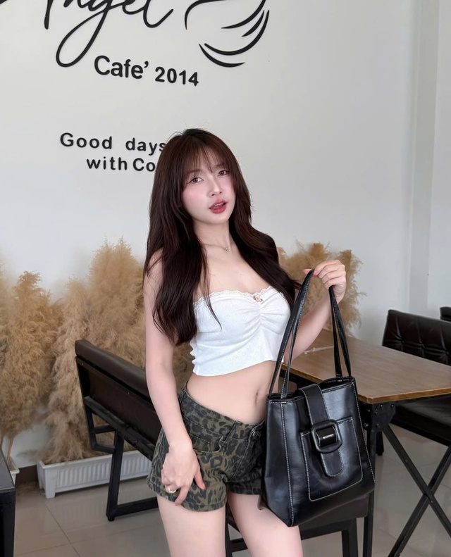 Muốn tôn dáng gợi cảm, đừng bỏ qua áo cúp ngực- Ảnh 1.