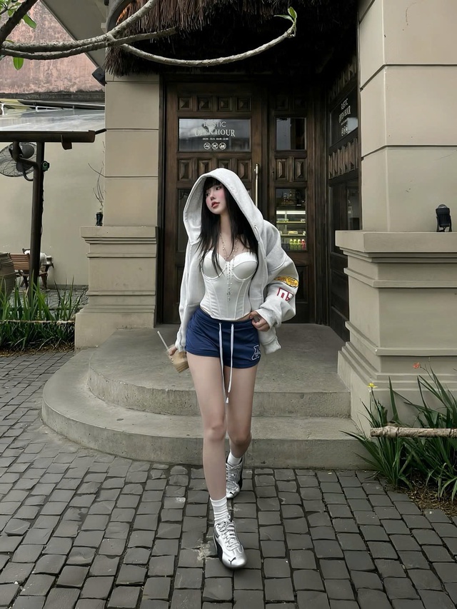 Muốn tôn dáng gợi cảm, đừng bỏ qua áo cúp ngực- Ảnh 2.