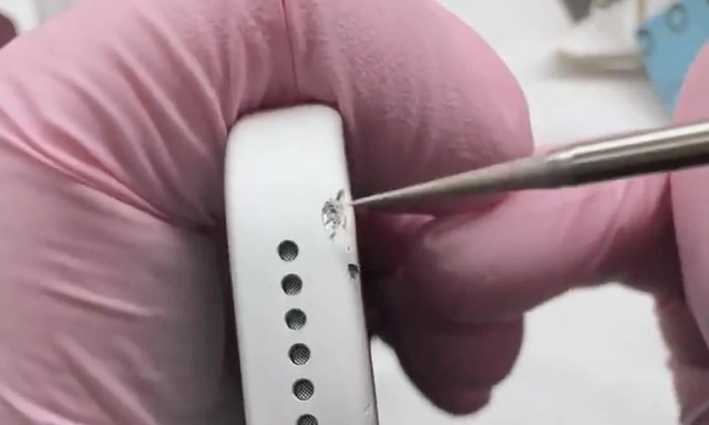 Dịch vụ phục hồi iPhone 17 Pro trầy xước nở rộ - Ảnh 1.