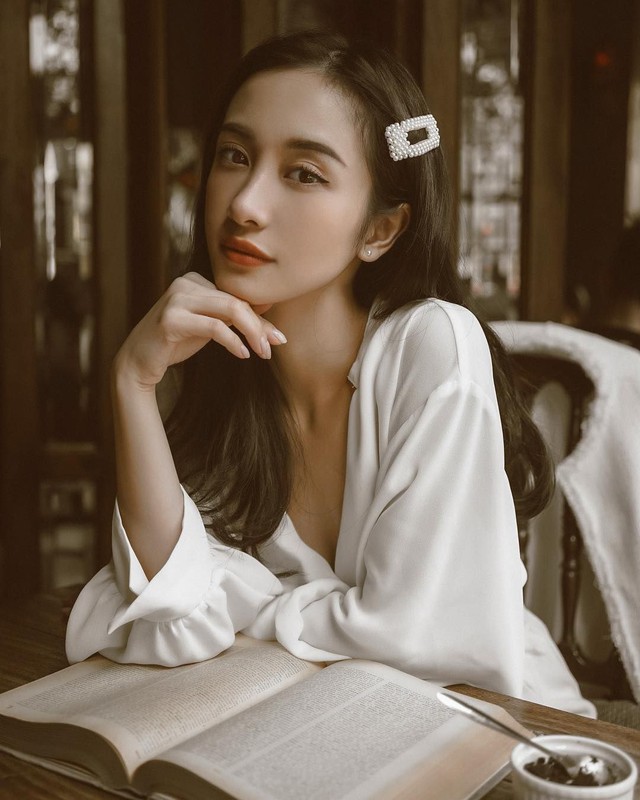 Tạo kiểu tóc xinh cùng kẹp tóc ngọc trai ngọt ngào- Ảnh 3.