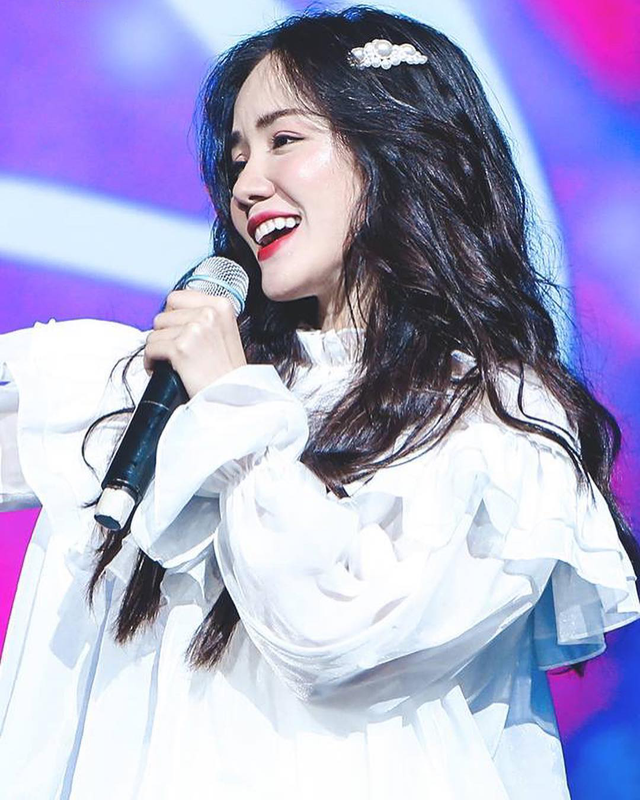 Tạo kiểu tóc xinh cùng kẹp tóc ngọc trai ngọt ngào- Ảnh 4.