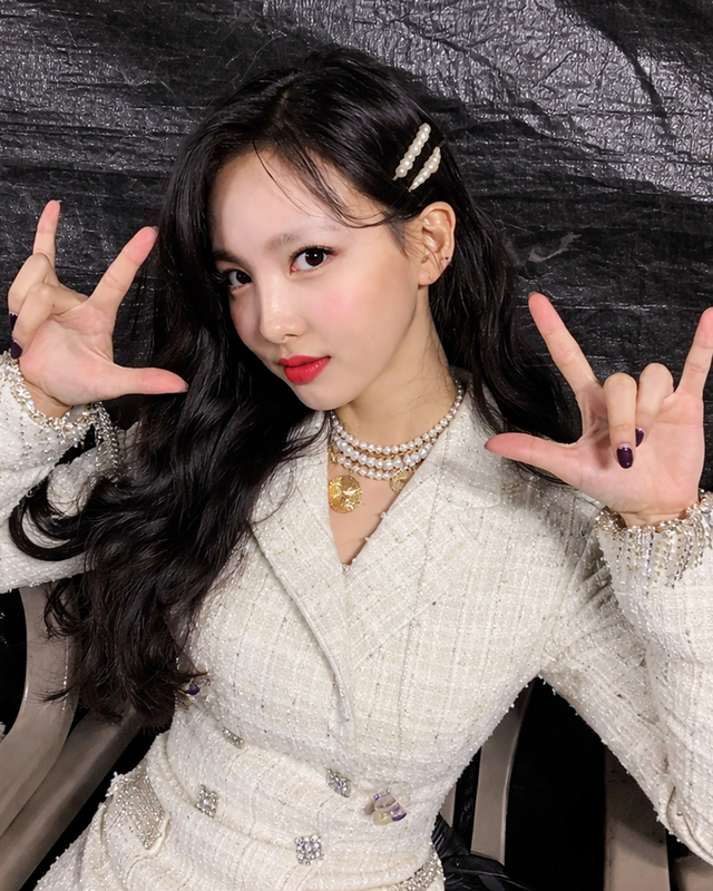 Tạo kiểu tóc xinh cùng kẹp tóc ngọc trai ngọt ngào- Ảnh 5.