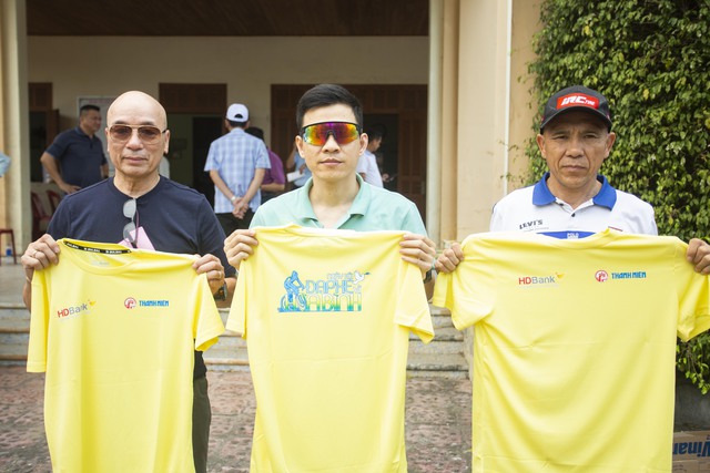 VĐV L&agrave;o mang 'chiến m&atilde;' 15.000 USD tham gia Ng&agrave;y hội đạp xe V&igrave; h&ograve;a b&igrave;nh- Ảnh 2.