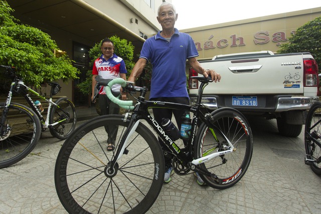 VĐV L&agrave;o mang 'chiến m&atilde;' 15.000 USD tham gia Ng&agrave;y hội đạp xe V&igrave; h&ograve;a b&igrave;nh- Ảnh 6.