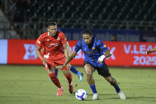 Trớ tr&ecirc;u: Lỗ hổng h&agrave;ng thủ CLB C&ocirc;ng an TP.HCM đến từ ng&ocirc;i sao trị gi&aacute; triệu USD- Ảnh 1.