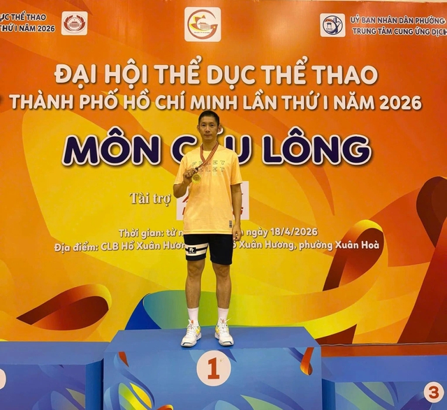 Người h&acirc;m mộ n&oacute;i điều bất ngờ khi Nguyễn Tiến Minh đăng quang ở tuổi 43- Ảnh 1.