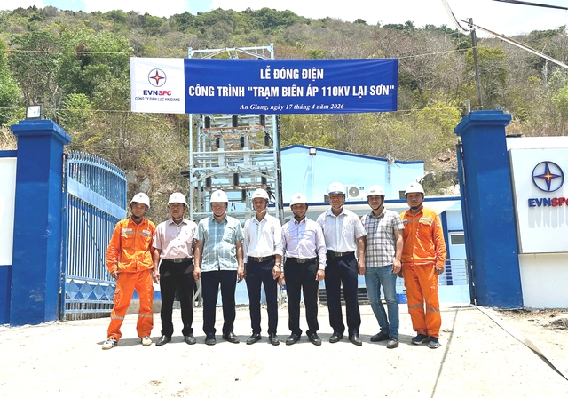 Sau đảo Lại Sơn, Điện lực miền Nam sẽ k&eacute;o x&acirc;y trạm đưa điện ra Nam Du - Ảnh 1.