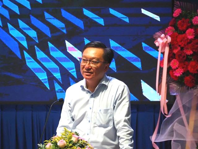 Sở GD-ĐT TP.HCM: Gi&aacute;o dục phải thực chất v&igrave; học sinh, kh&ocirc;ng 's&iacute;nh' bằng cấp- Ảnh 1.