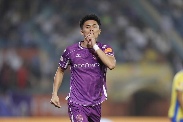 Đỗ Ho&agrave;ng H&ecirc;n qu&aacute; xuất sắc, CLB H&agrave; Nội thắng ngược Becamex TP.HCM: &Aacute;p s&aacute;t tốp 3- Ảnh 1.