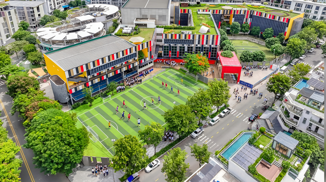 Cư d&acirc;n Van Phuc City hưởng lợi nhờ tiện &iacute;ch y tế, trường học chuẩn quốc tế - Ảnh 1.